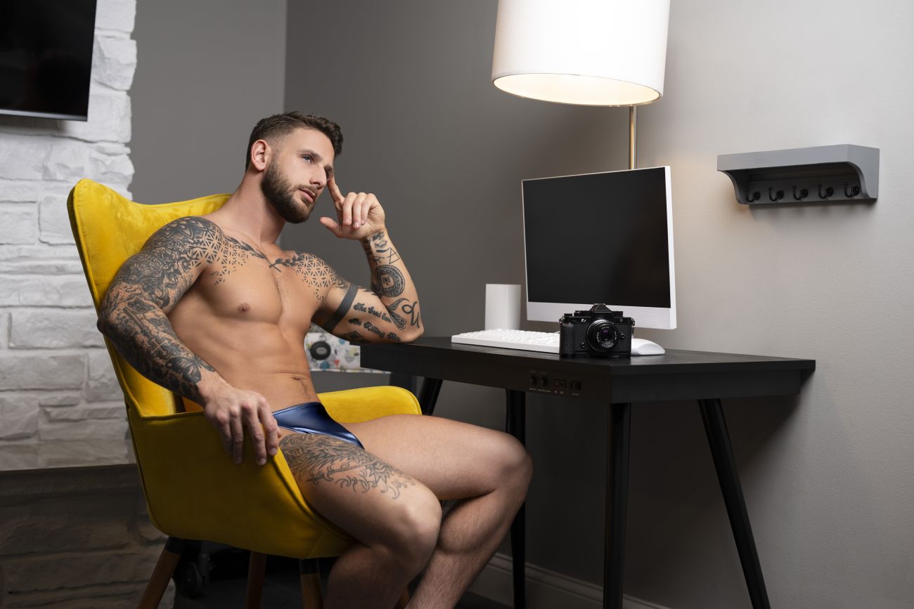 Male Power 442-301 Liquid Onyx 2.0 Male Bong Thong Blue